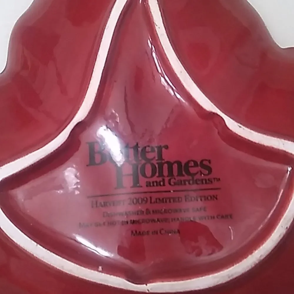 Better Home and Gardens Leaf Plate